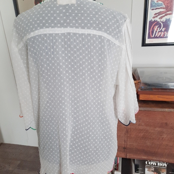 Sheer white top with floral embroidery - Picture 5 of 6